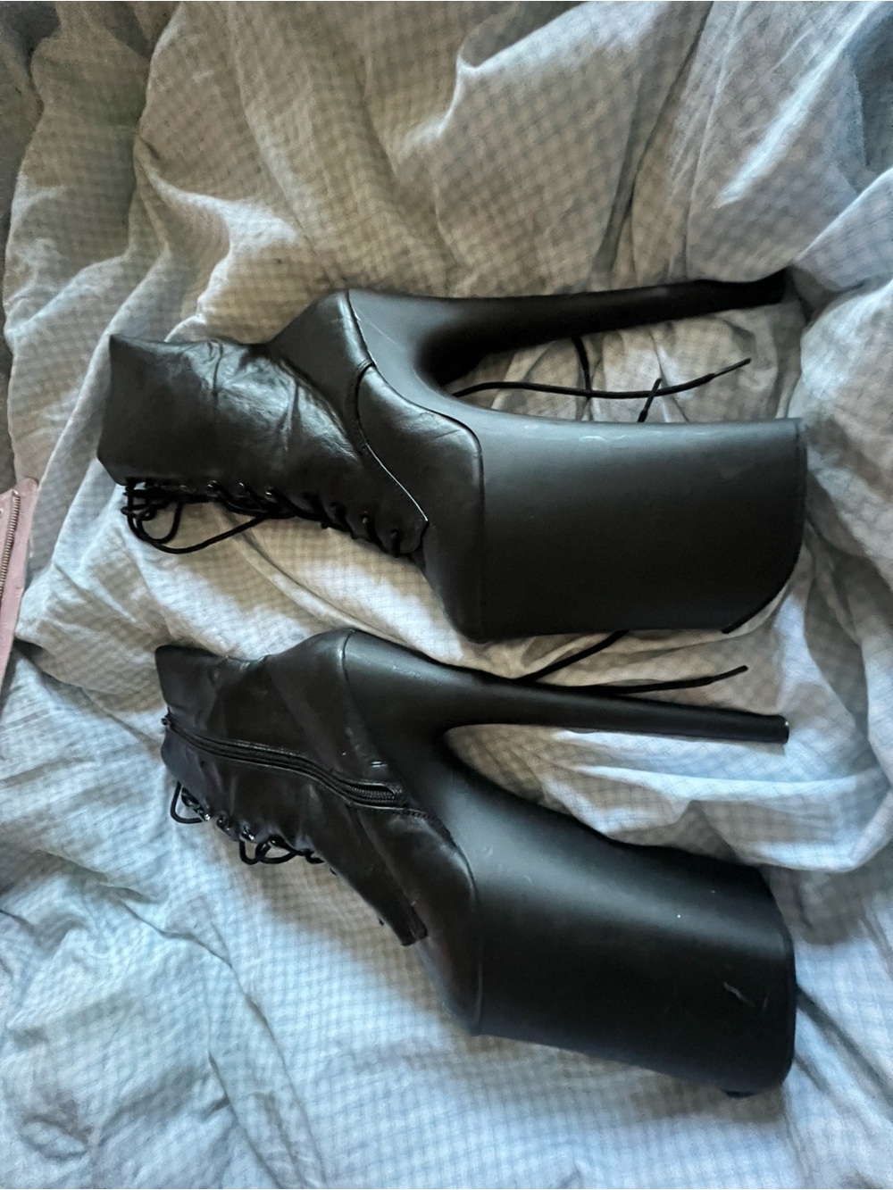 Pleaser - Picture 4 of 4